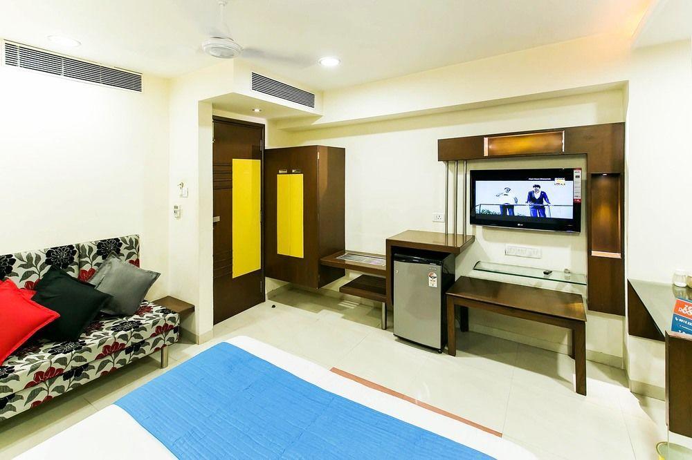 Hotel Fabhotel Amrit Residency